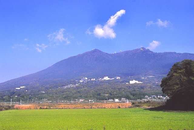 筑波山を間近に仰ぎ旧八郷町の丘陵地帯に広がる、 自然がたっぷりのキャンプ場です♪ 東筑波ハイキングコースを使って自然を満喫していただくこともできます♪ チャレンジしてみてください♪