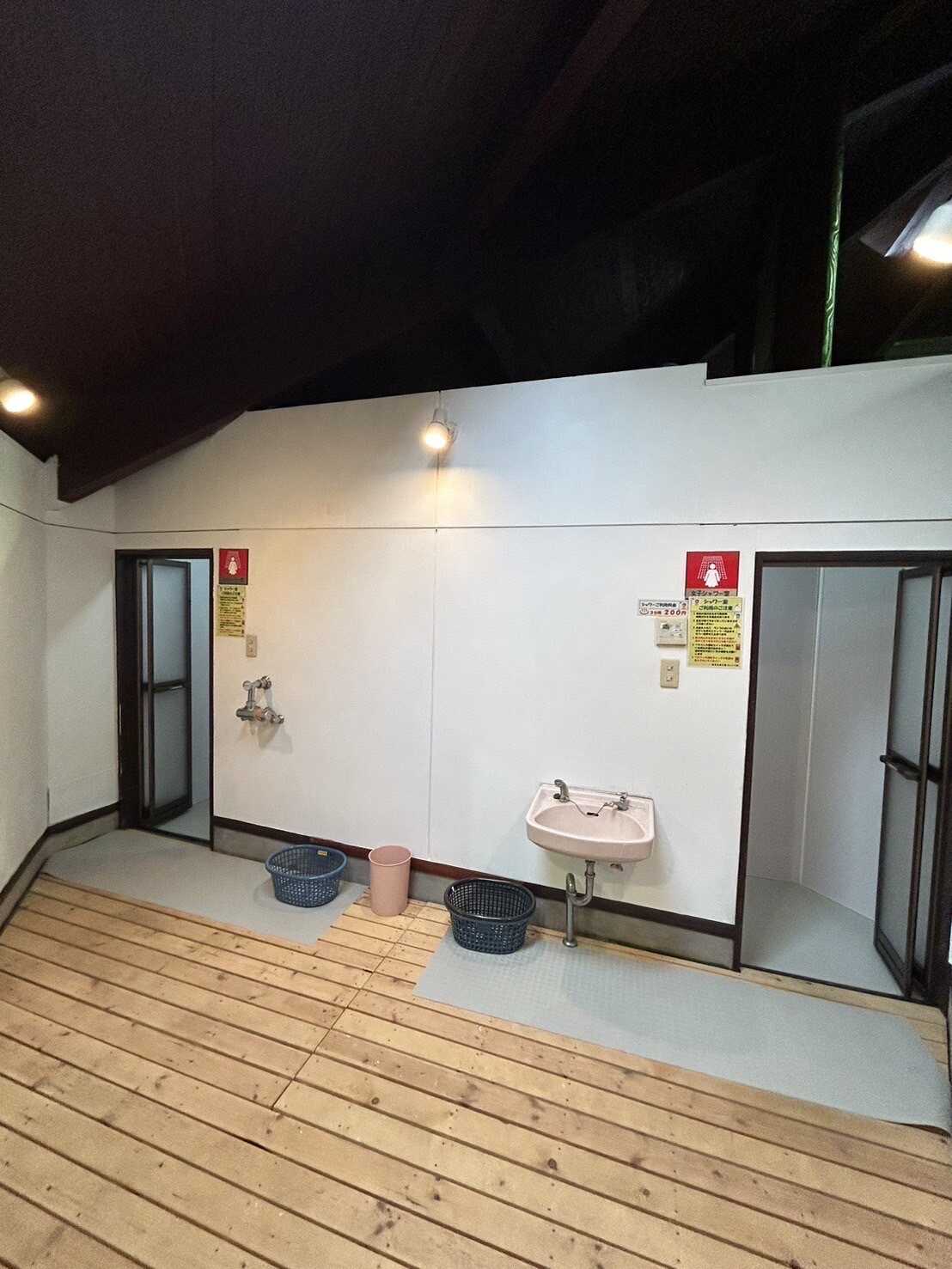 シャワー室
