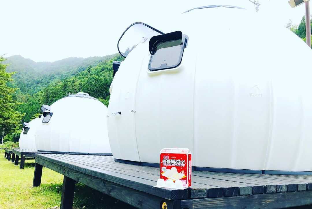 丸いフォルムが可愛いドームハウス!デッキの上にあるので雨の日でも安心してお過ごしいただけます!