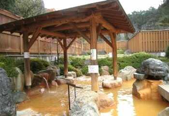 【巌立峡 ひめしゃがの湯】土日祝日のみ営業●炭酸泉の日帰り温泉♪ 茶褐色の濃厚なお湯が特徴的です☆大人(中学生以上):900円・小学生:500円・6歳未満は無料