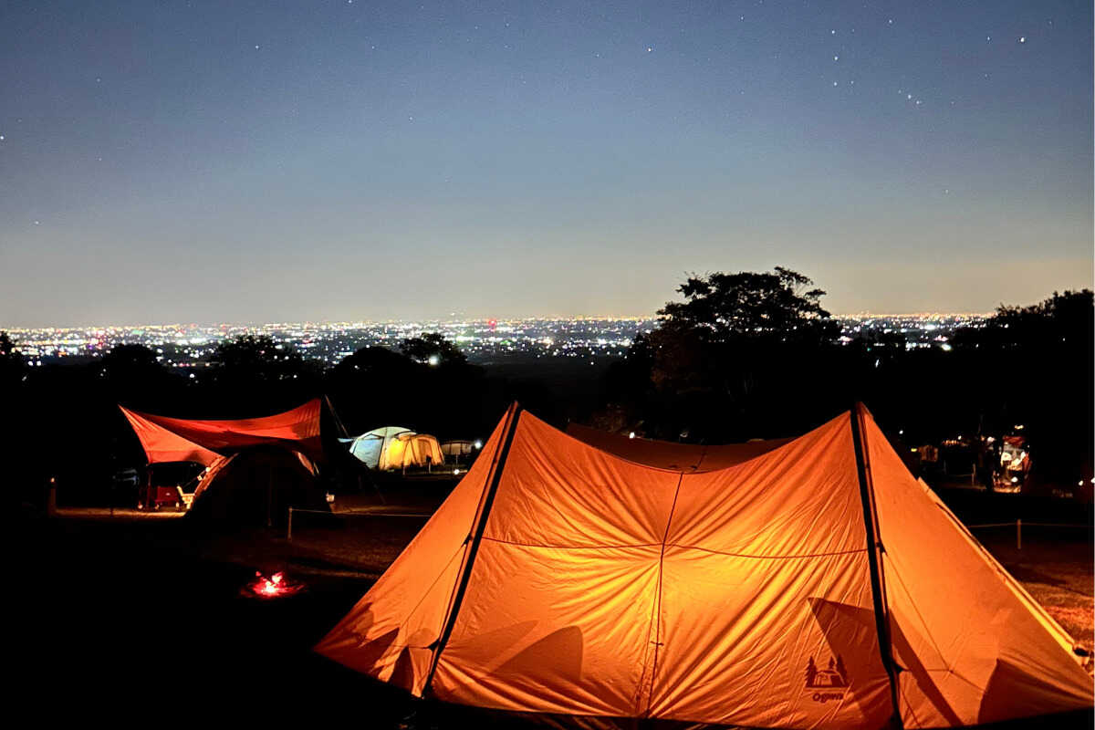 夜景×星×焚火を満喫できるテントエリア