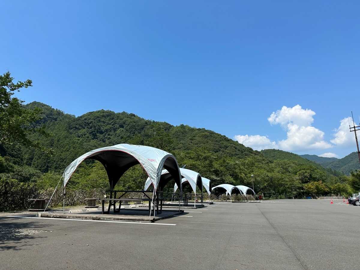 宿泊棟客室専用のBBQスペース。BBQの後は冷暖房完備のお部屋で快適!