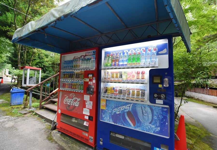 自動販売機もございます