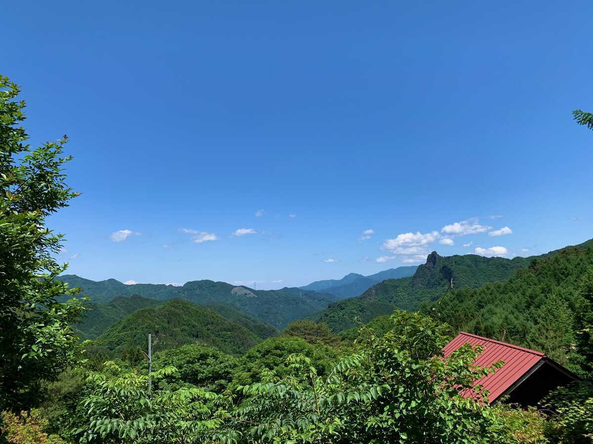 【標高1,000m】昼は群馬の山々を大展望。夜は都会の灯りが入らないため、満点の星空を眺めることができます。