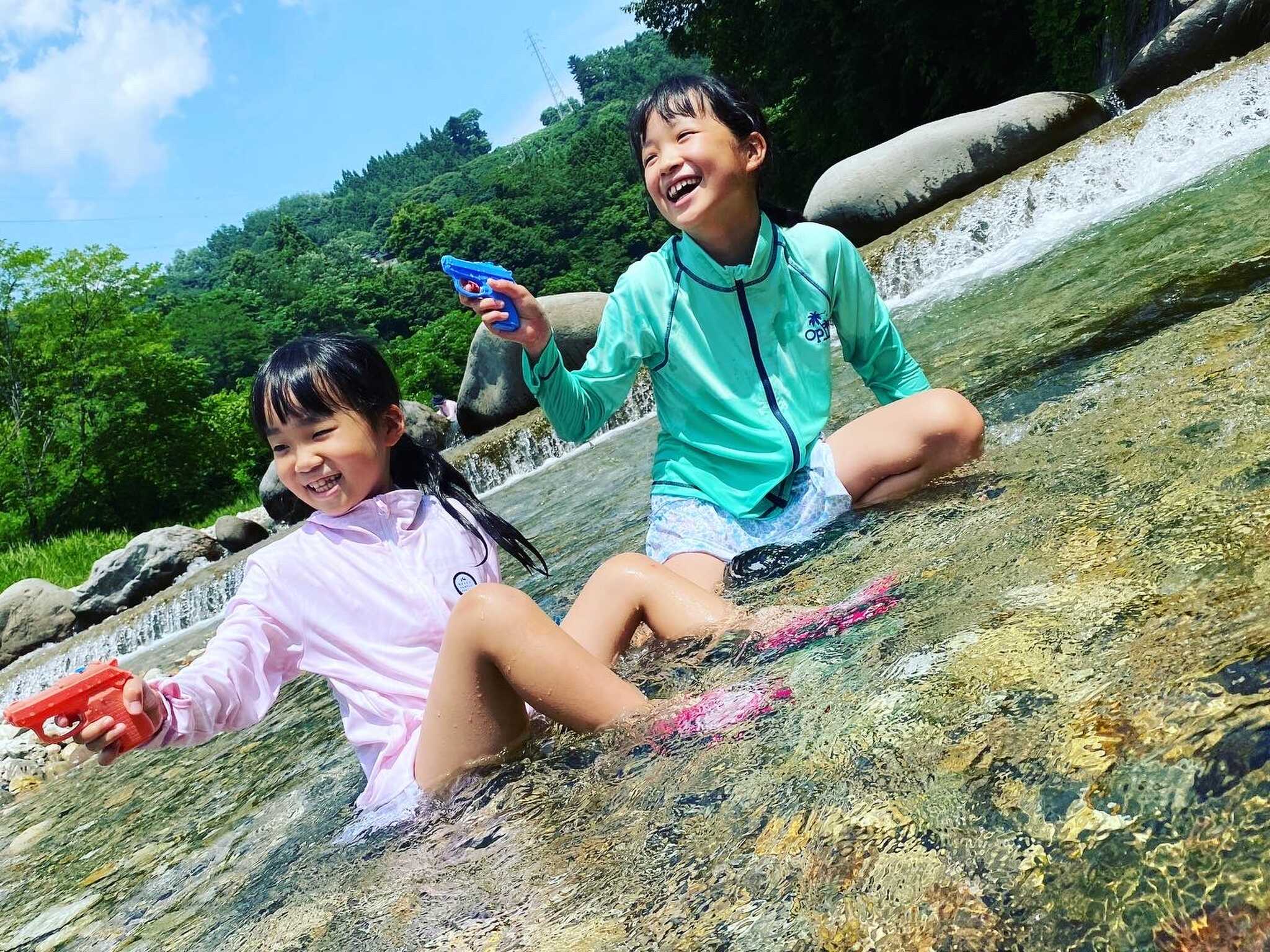 夏は川遊び!ちょうど良い深さでお子様もおおはしゃぎ!