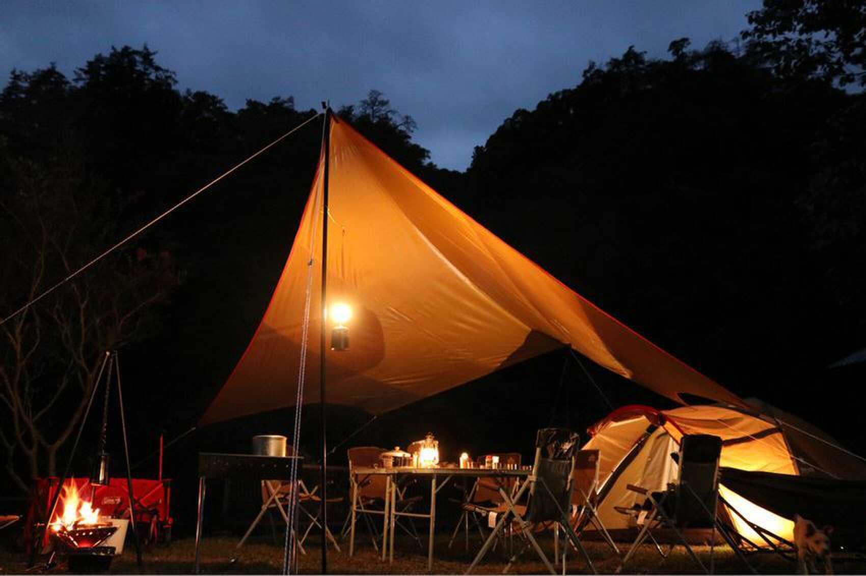 夜の静寂の中でみんなで団欒する時間は貴重な思い出になります。