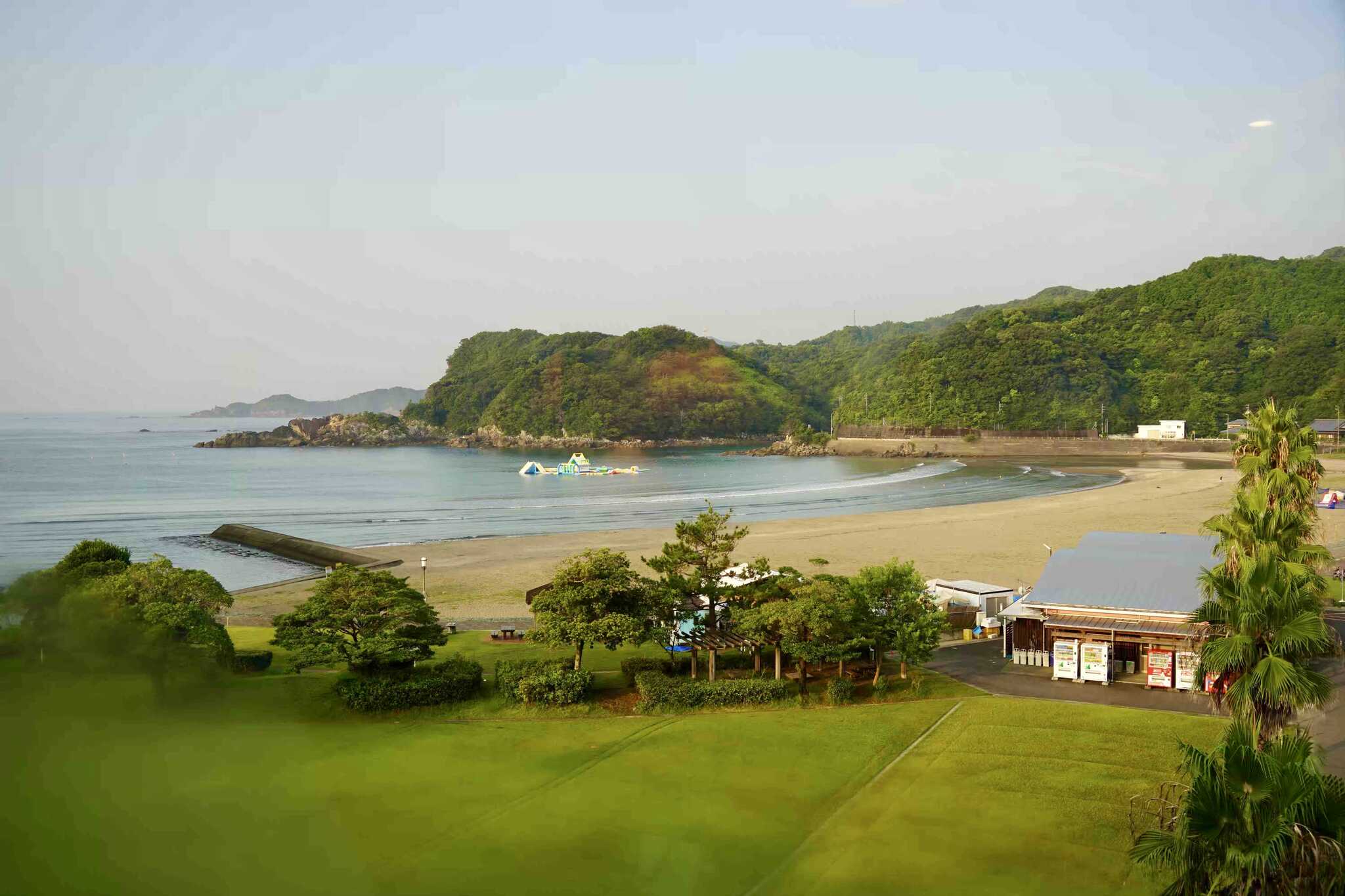 キャンプと海を同時に満喫できるので、1日飽きることなくキャンプを楽しめます♪