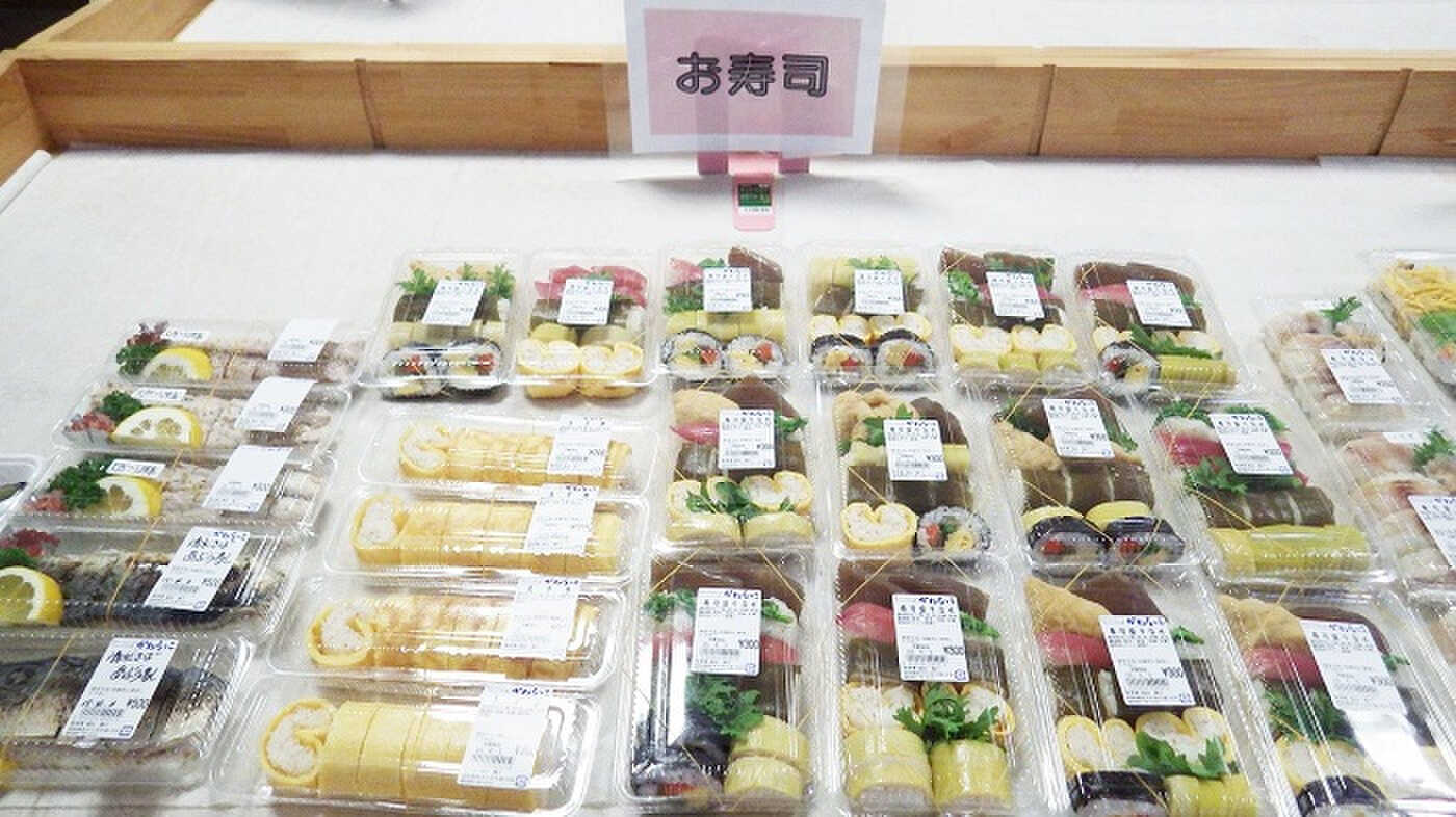 「かわらっこ市」週末の金、土、日曜日営業☆ 地元のおばちゃんが作った惣菜や野菜、果物を直販! とても美味しいですよ(^O^)/