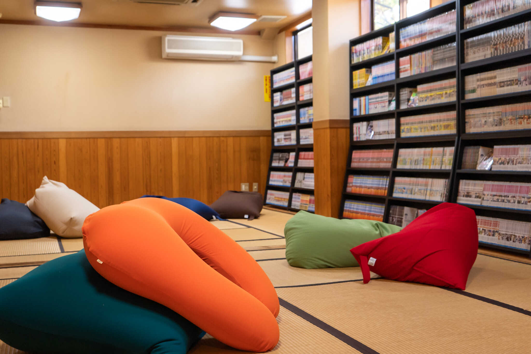 館内には1万冊の漫画