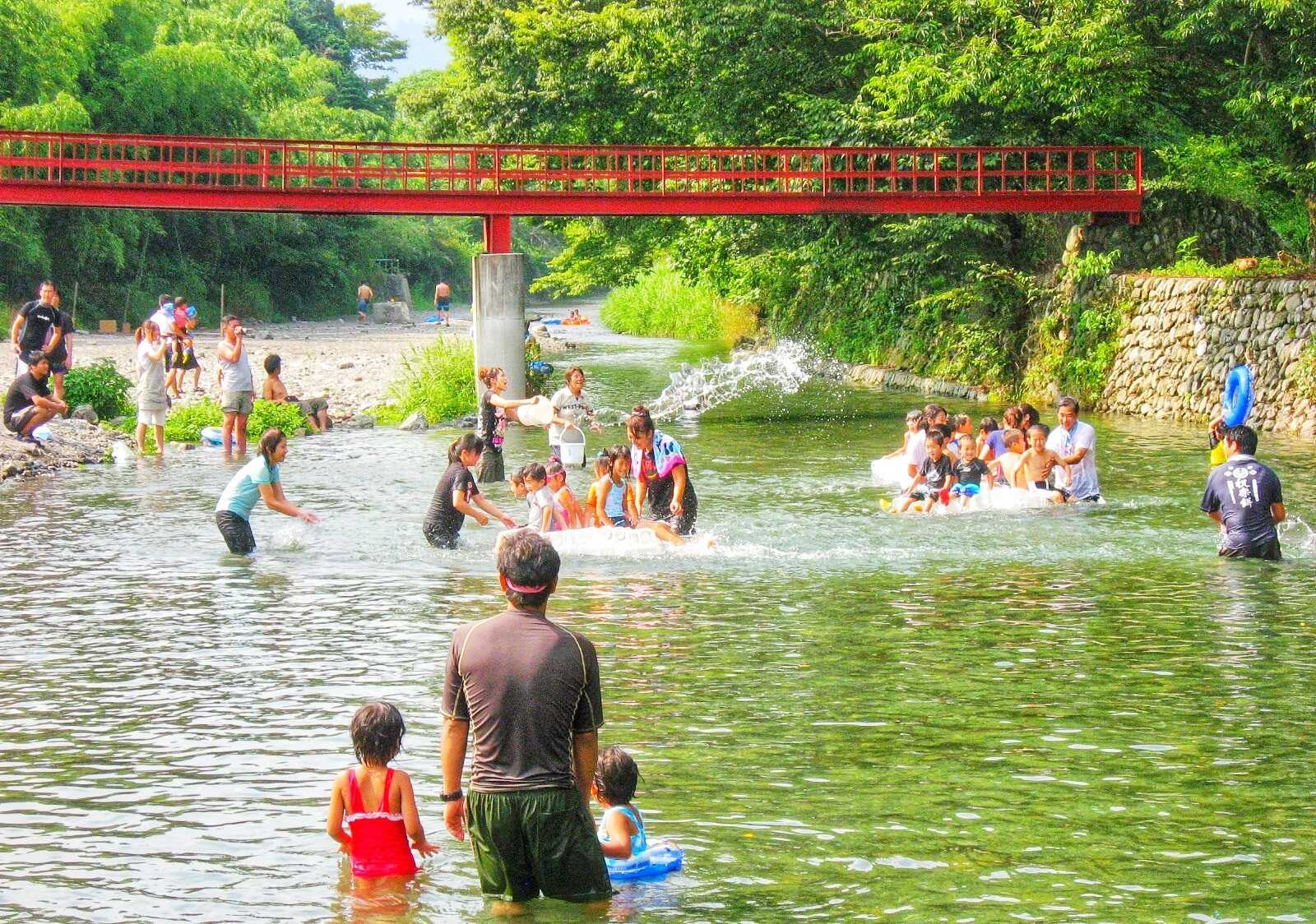 ★天然プール:7月18日(土)から名栗川を利用した『天然プール』が登場!水深は深い所でも約70cm。 水に住む生き物と一緒に川遊びを楽しもう!