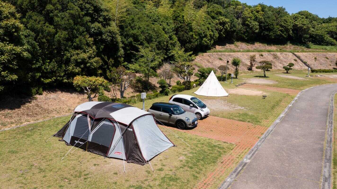 大型の2ルームテントもゆったりと設営出来ます。