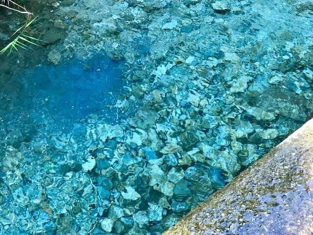 透き通った水