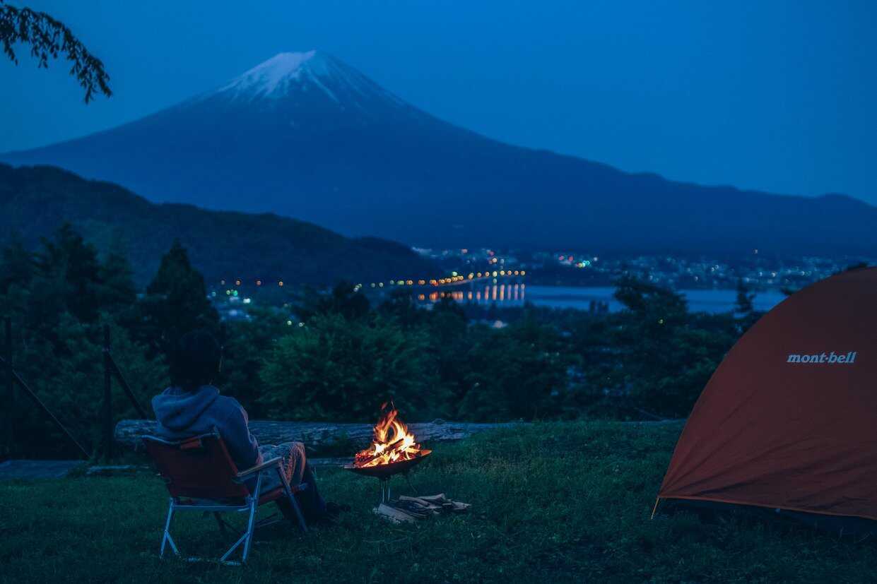 テントサイトからの様子。富士山と河口湖が一望できます。