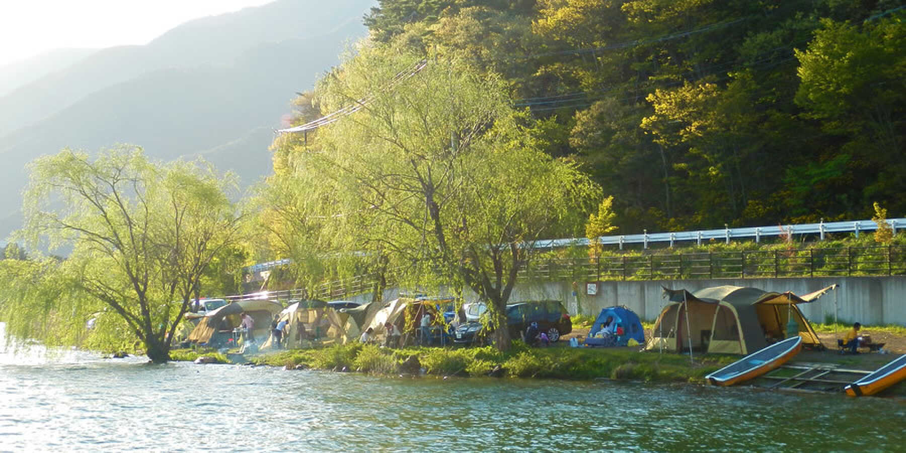 湖畔で富士山を眺めながらオートキャンプ場が楽しめます♪