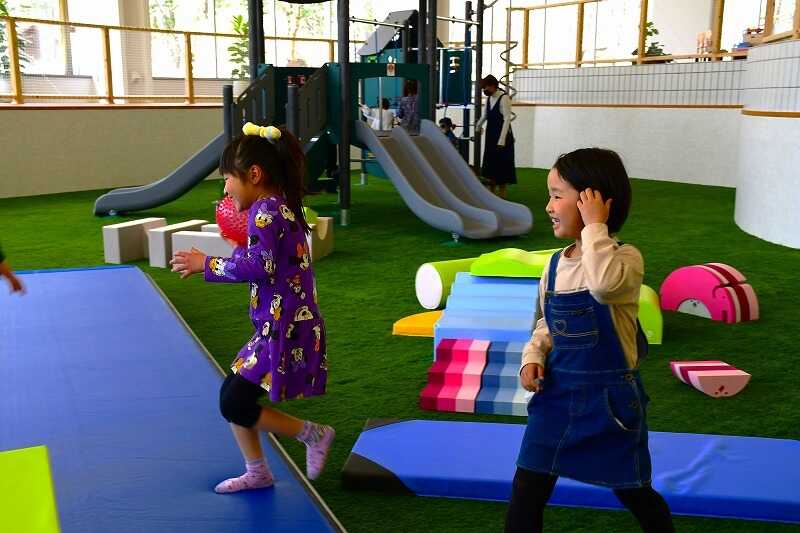 【丘の公園清里ファミリーパーク】天候に関係なく楽しめる室内遊具場「こどもパラダイス広場SÖPÖ」