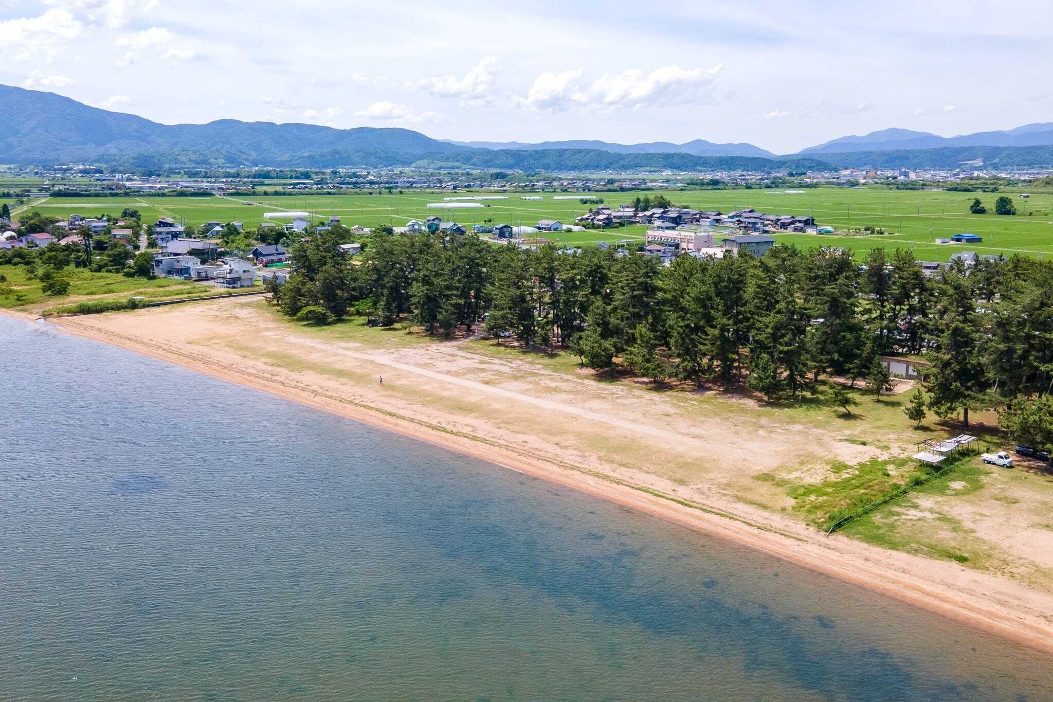 夏は湖水浴も楽しめる。遠浅でお子様・ファミリーにぴったり
