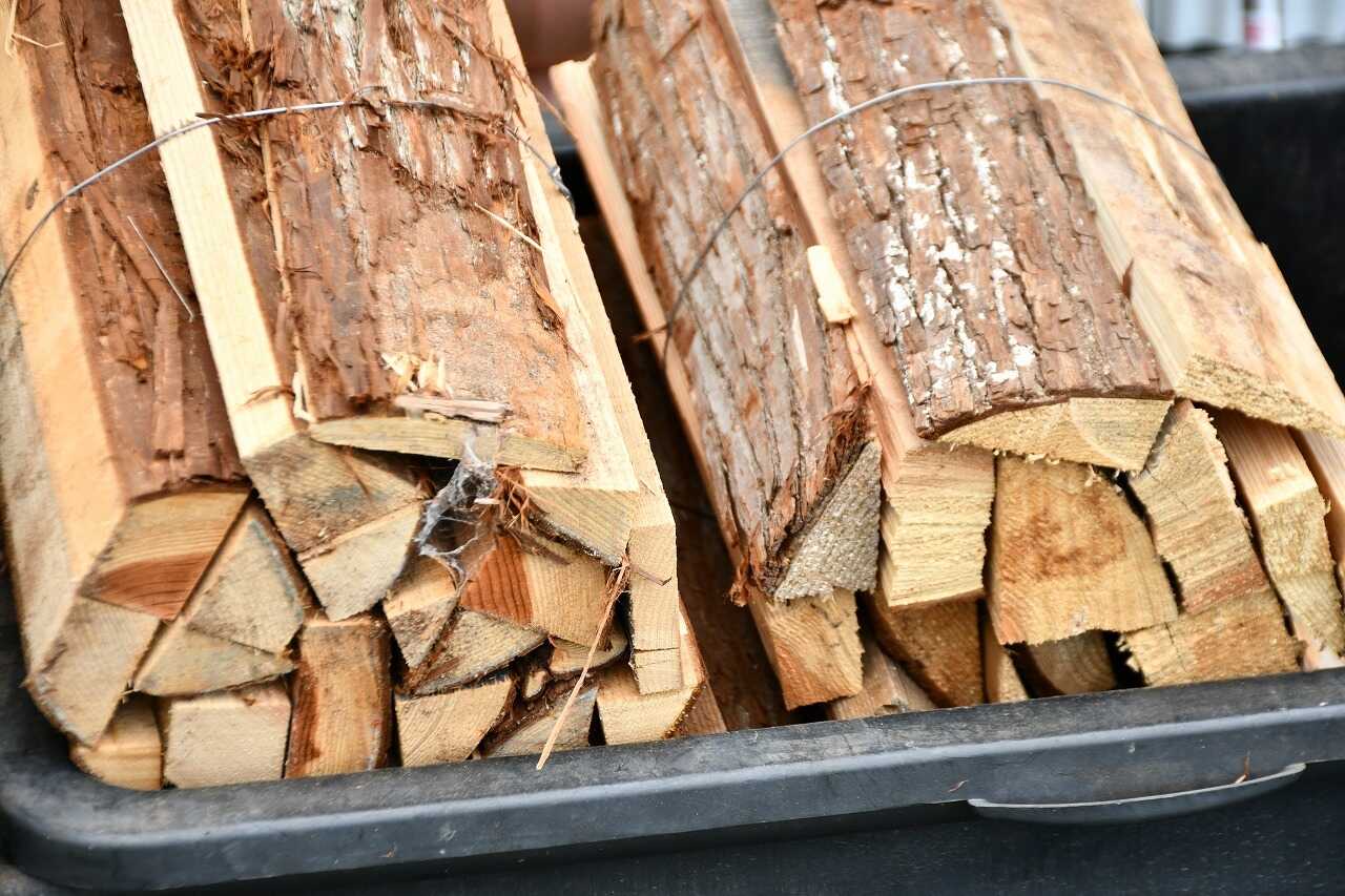 薪の販売がございます。