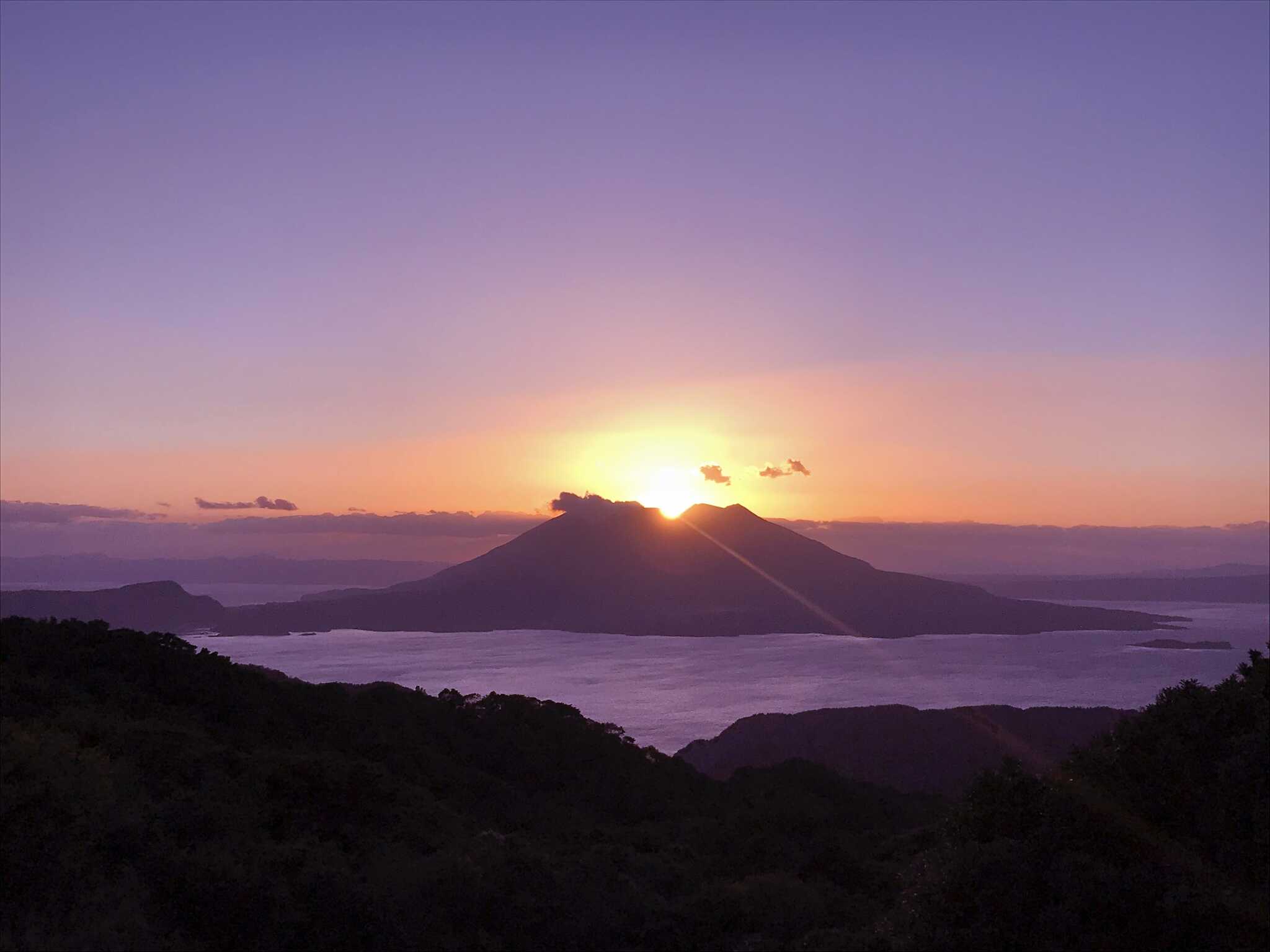 春分、秋分頃は桜島に沈む夕日が見れます