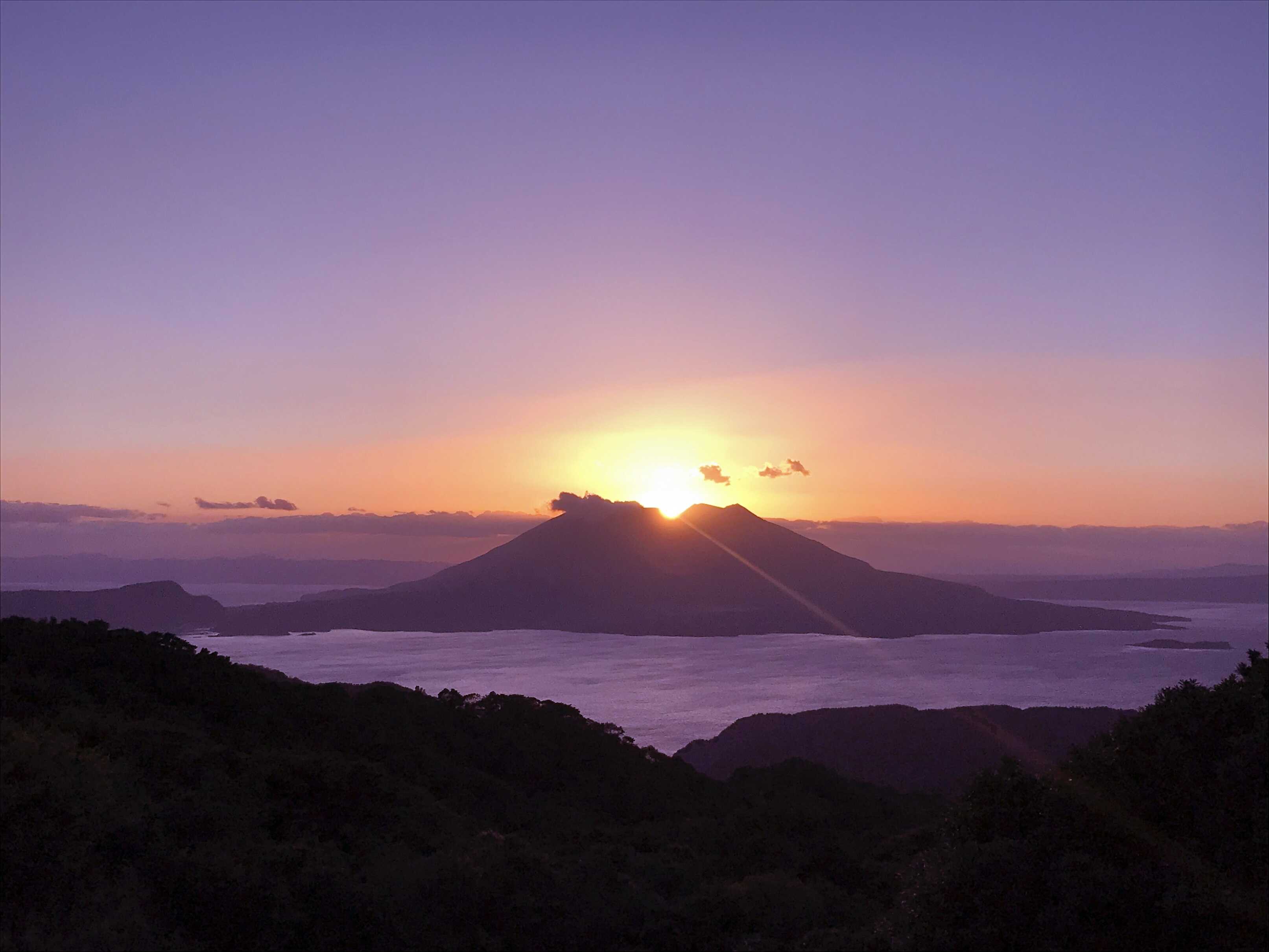 春分、秋分頃は桜島に沈む夕日が見れます