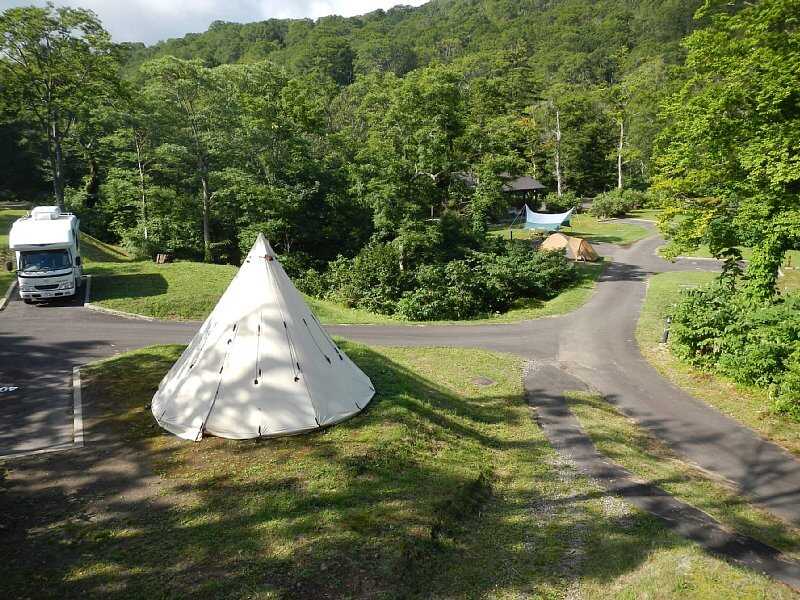 国立公園の豊かな自然に囲まれ、澄んだ空気がおいしいです。標高950mの高地にあるため避暑や星空観察にも最適です。