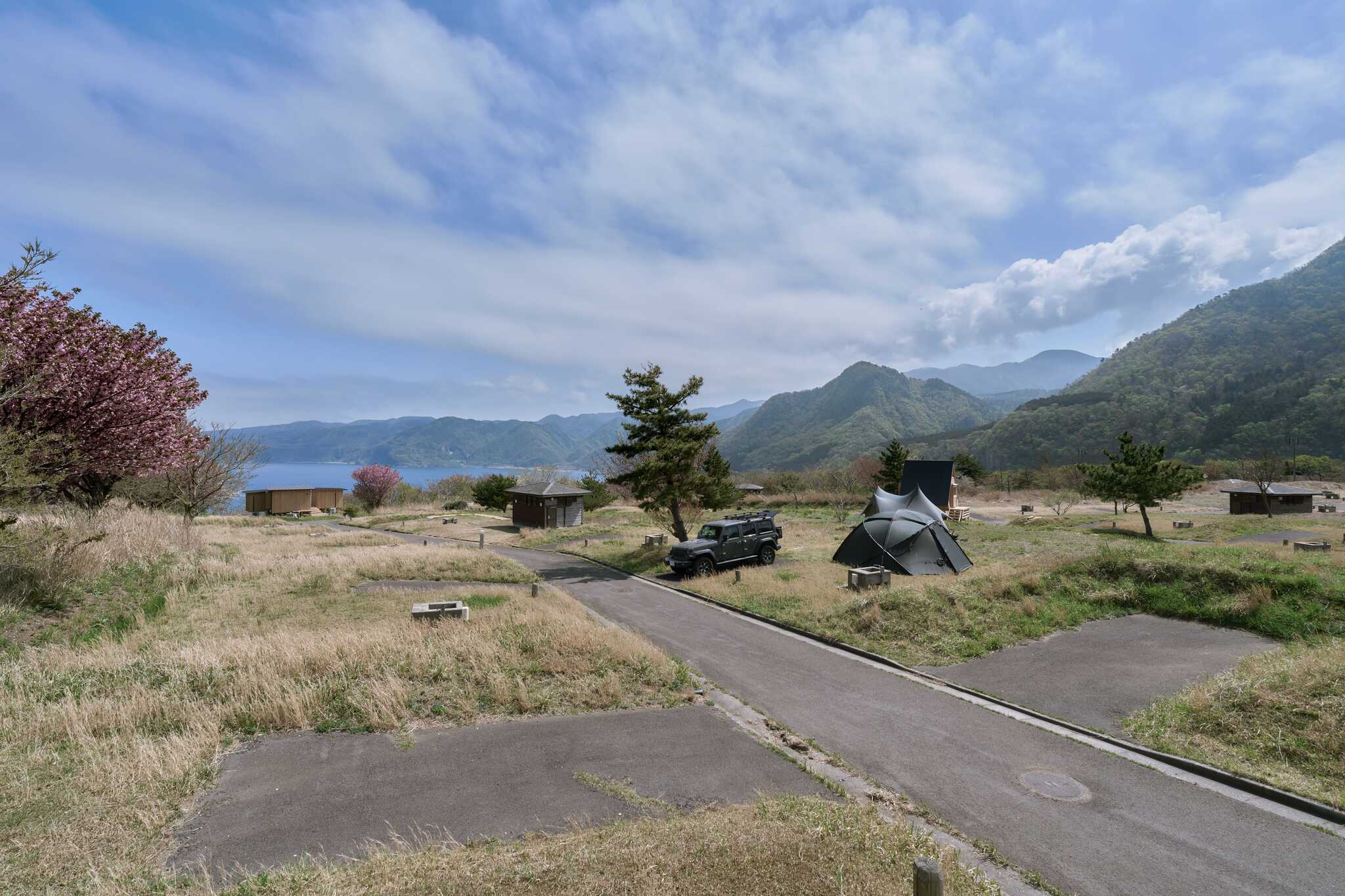 日本海を望む高台のフィールド