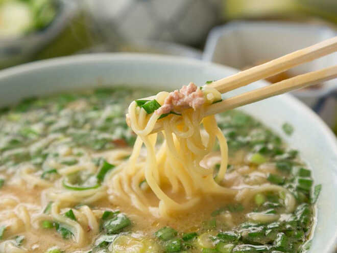 お腹が空いたら食堂でランチはいかがですか(^^)/ オススメは肉味噌麺!