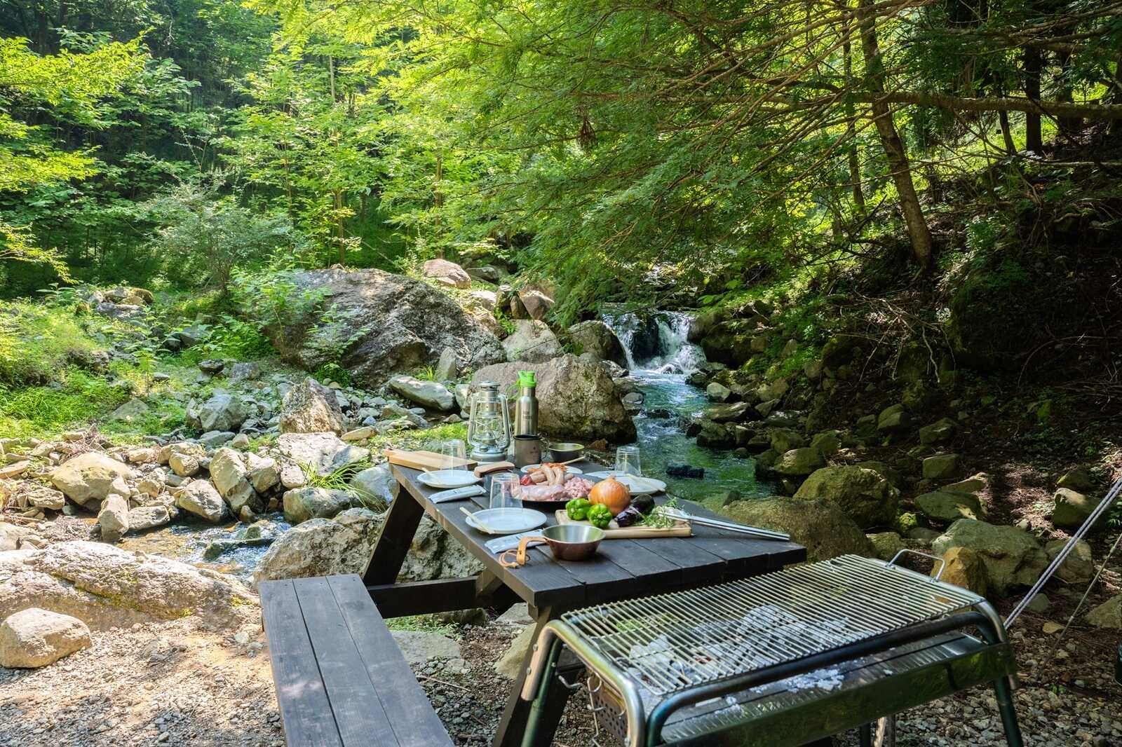 バーベキューグリルのレンタルやBBQ食材(冬期を除き)も取り扱っており、気軽にバーベキューを満喫できます。