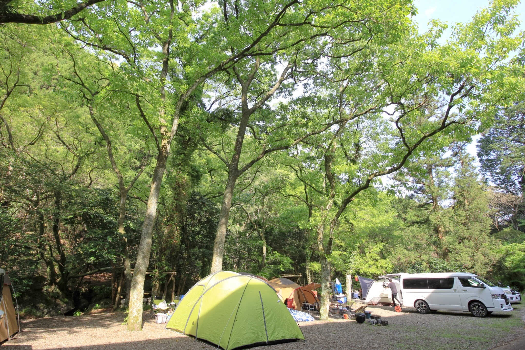 Bサイト 木陰もあり川の流れと季節を感じて下さい。