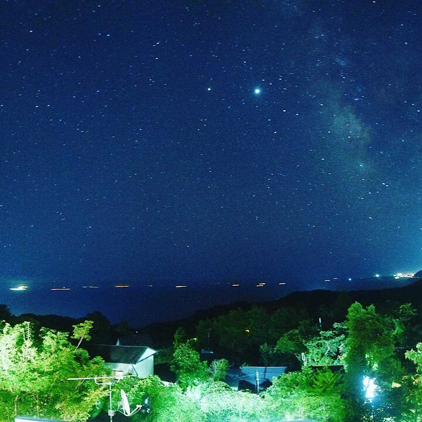 夜は満点の星空、昼は伊豆諸島が一望できます☆ 豊かな自然に囲まれたゆとりのあるオートサイト&ロッジです!
