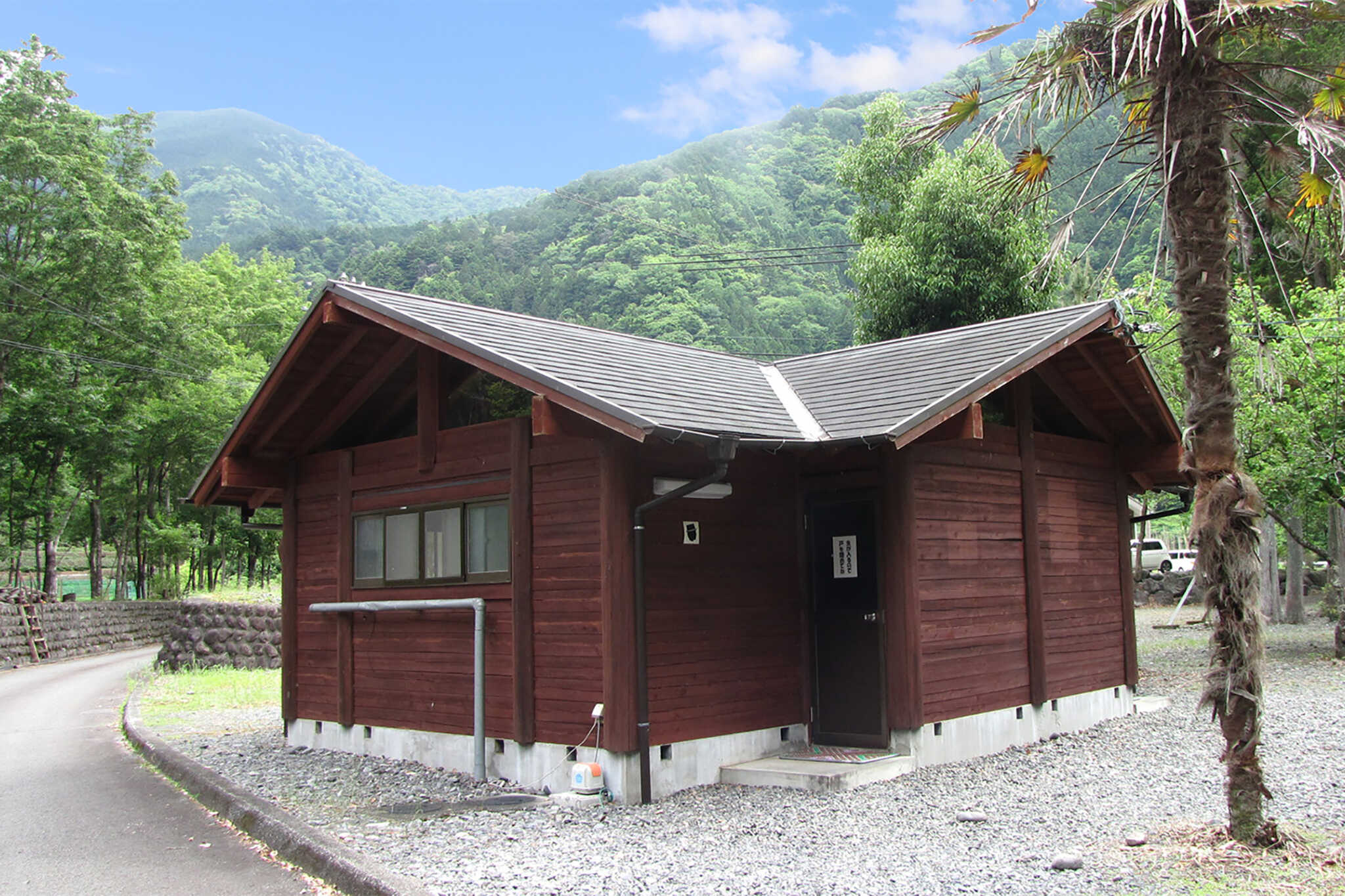 屋外トイレ