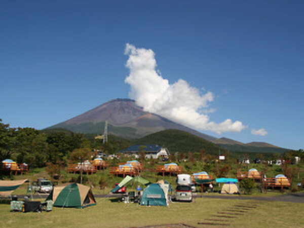 富士山2合目、場内から大きく富士山を眺めることができる贅沢な立地です☆