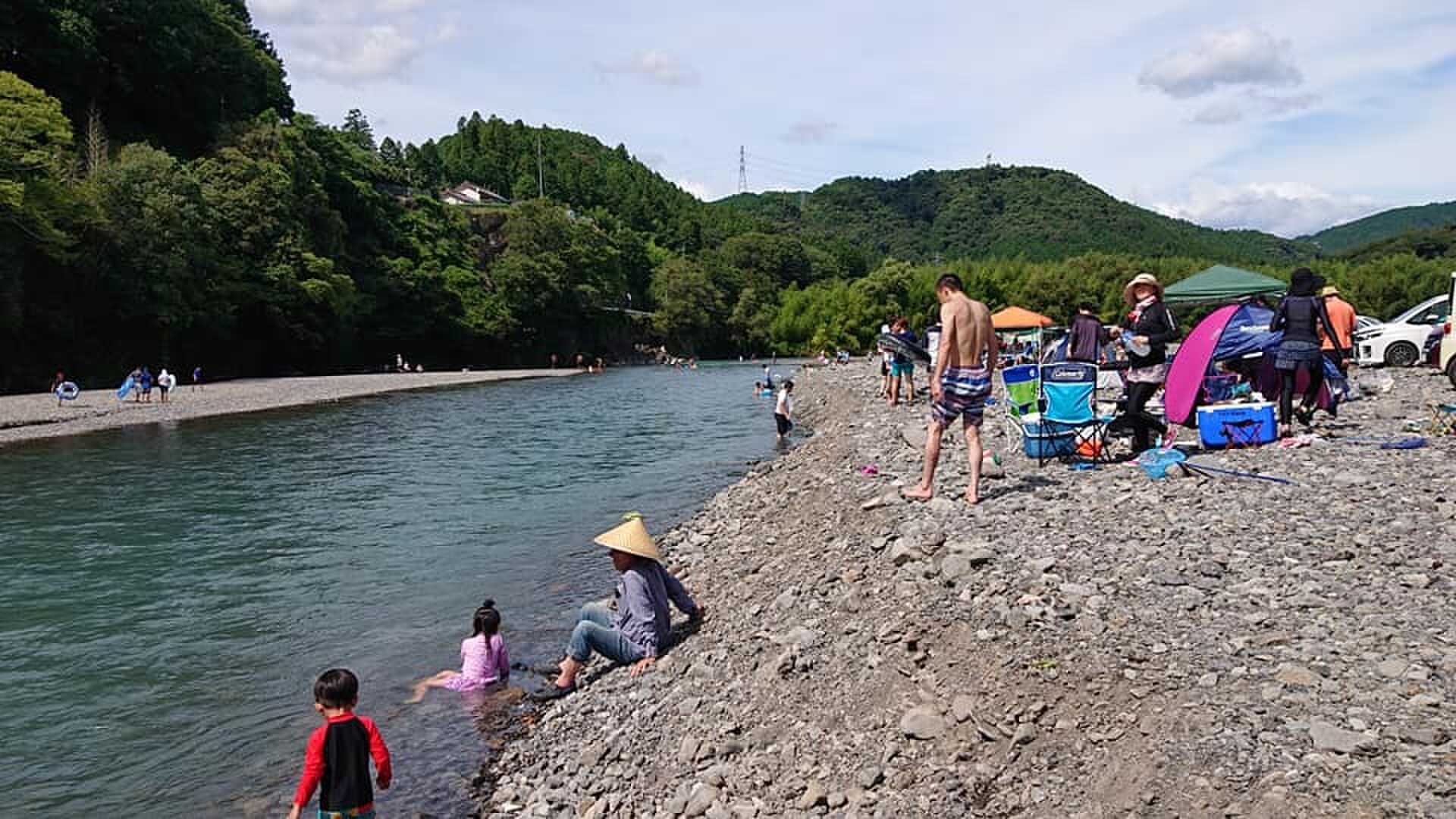 暑い夏は目の前の川で思いっきり遊んでください