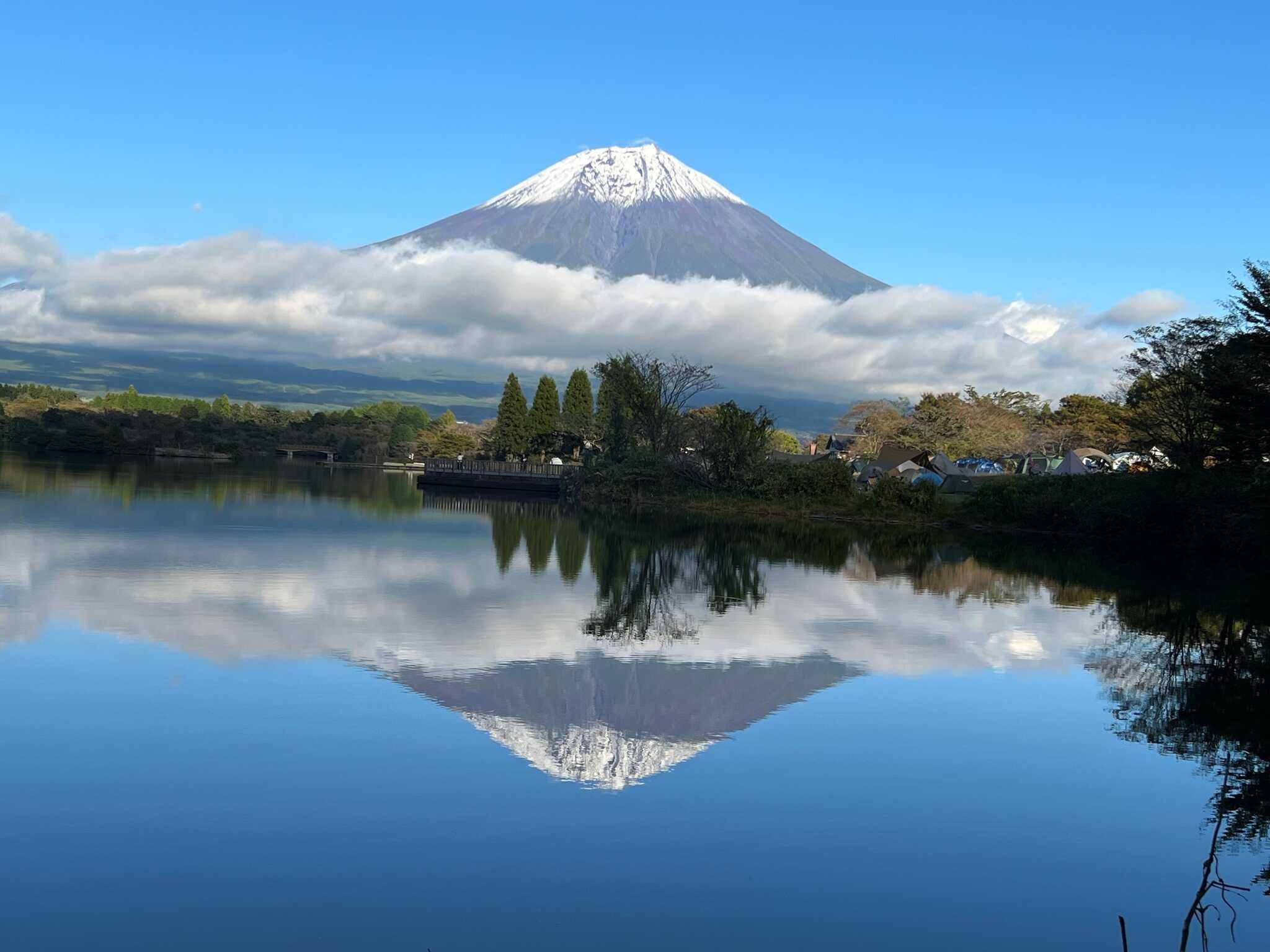 様々な富士山の表情をゆっくりお楽しみください。風のない日には美しい逆さ富士が!