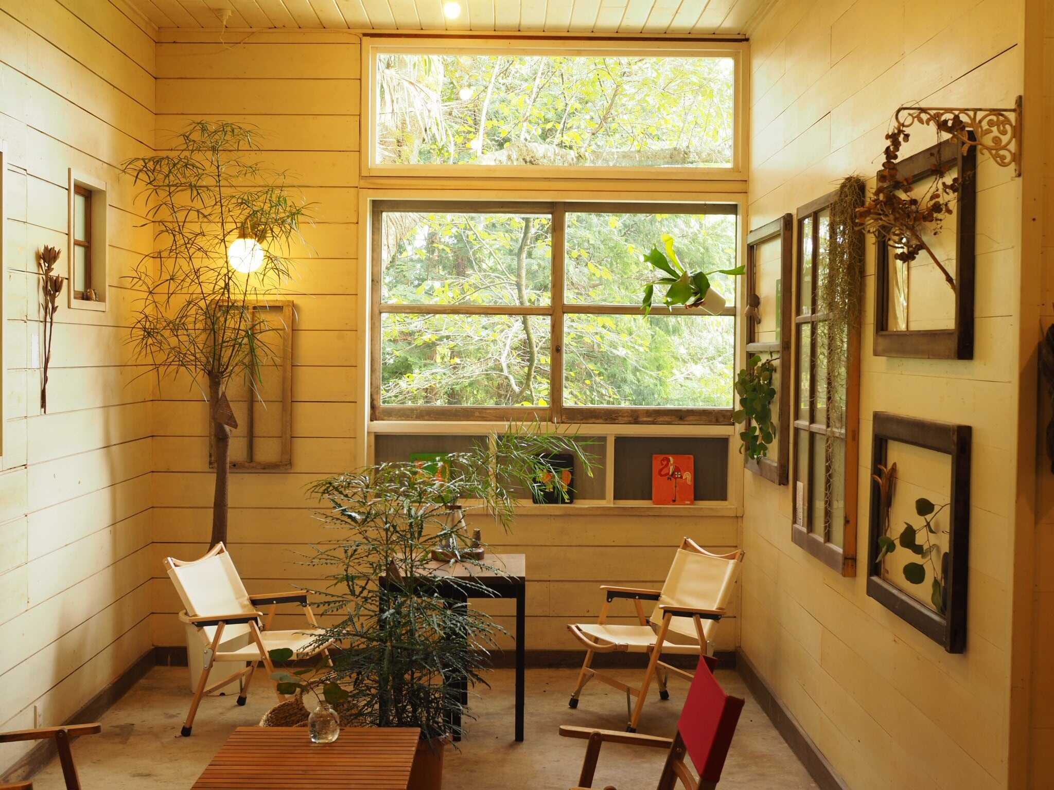 【植物とカフェ うたうように】森の散策のひとときに、ゆっくりとカフェでお過ごしいただけます♪
