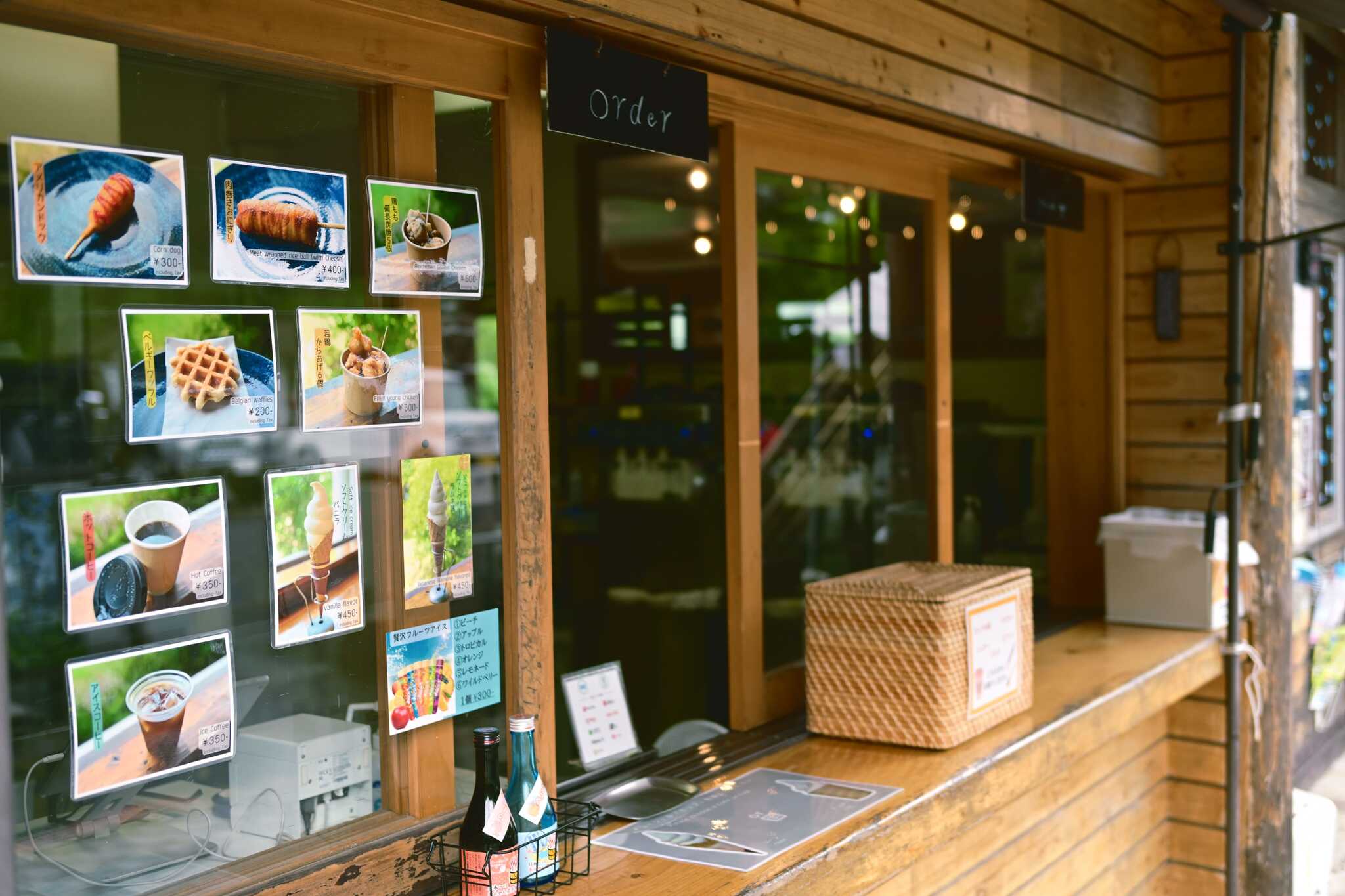 軽食販売も行っています。人気No.1はソフトクリーム。