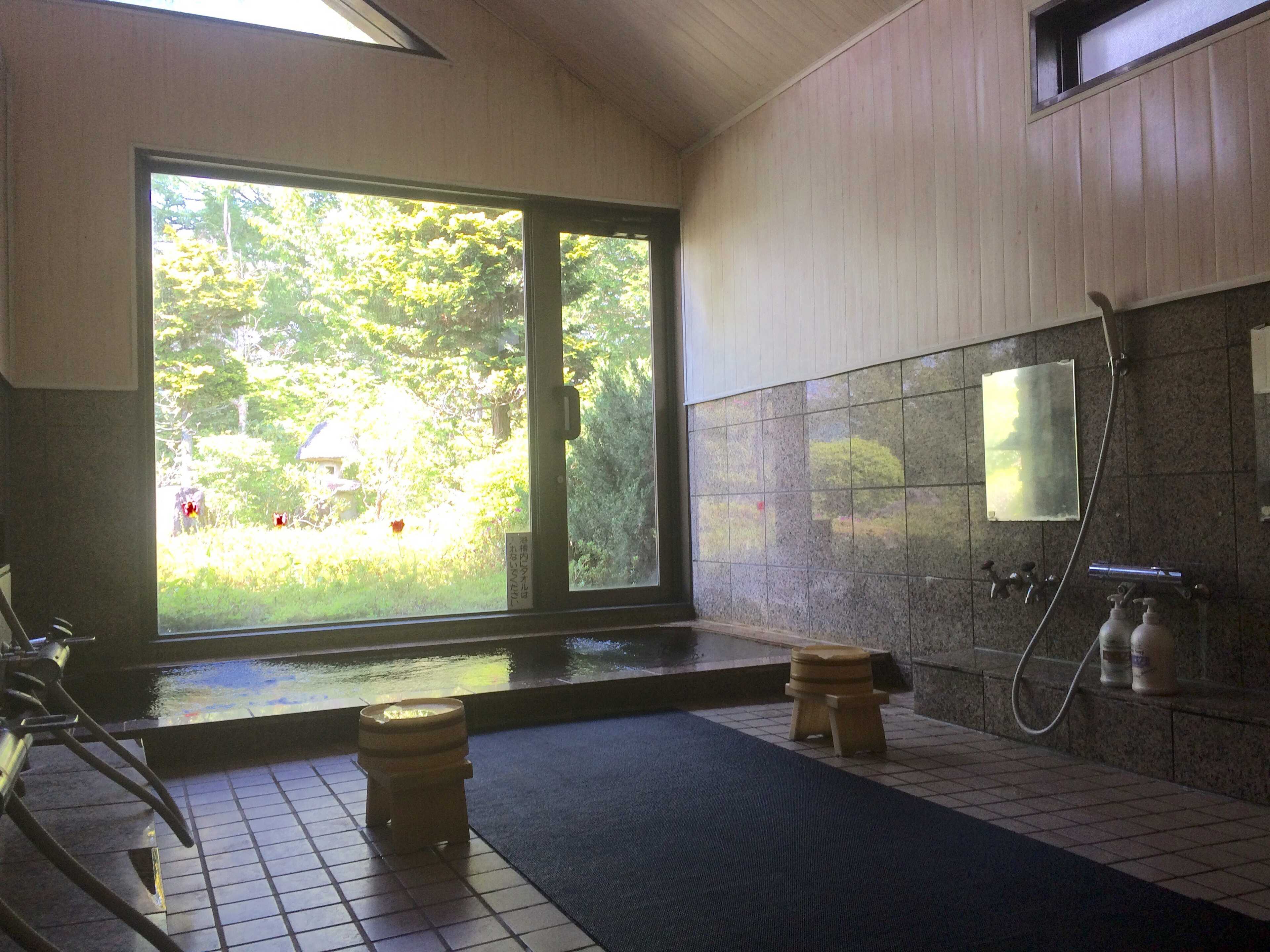 隣接 温泉”やまあいの湯”