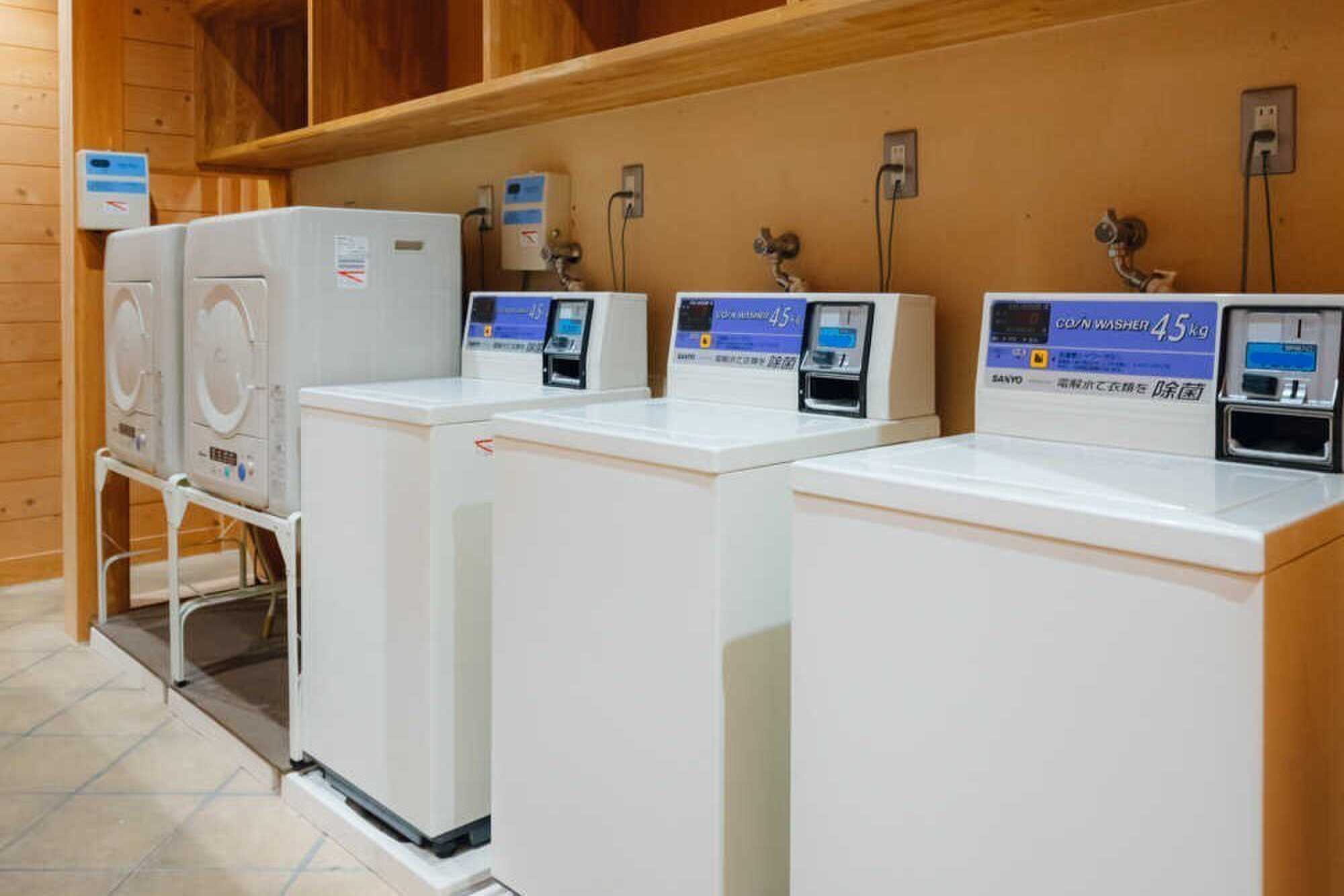 洗濯機、乾燥機、シャワーなど全ての設備が無料で使えます。