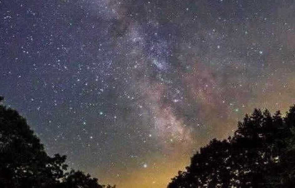 天気の良い日の夜には天の川が見られます。