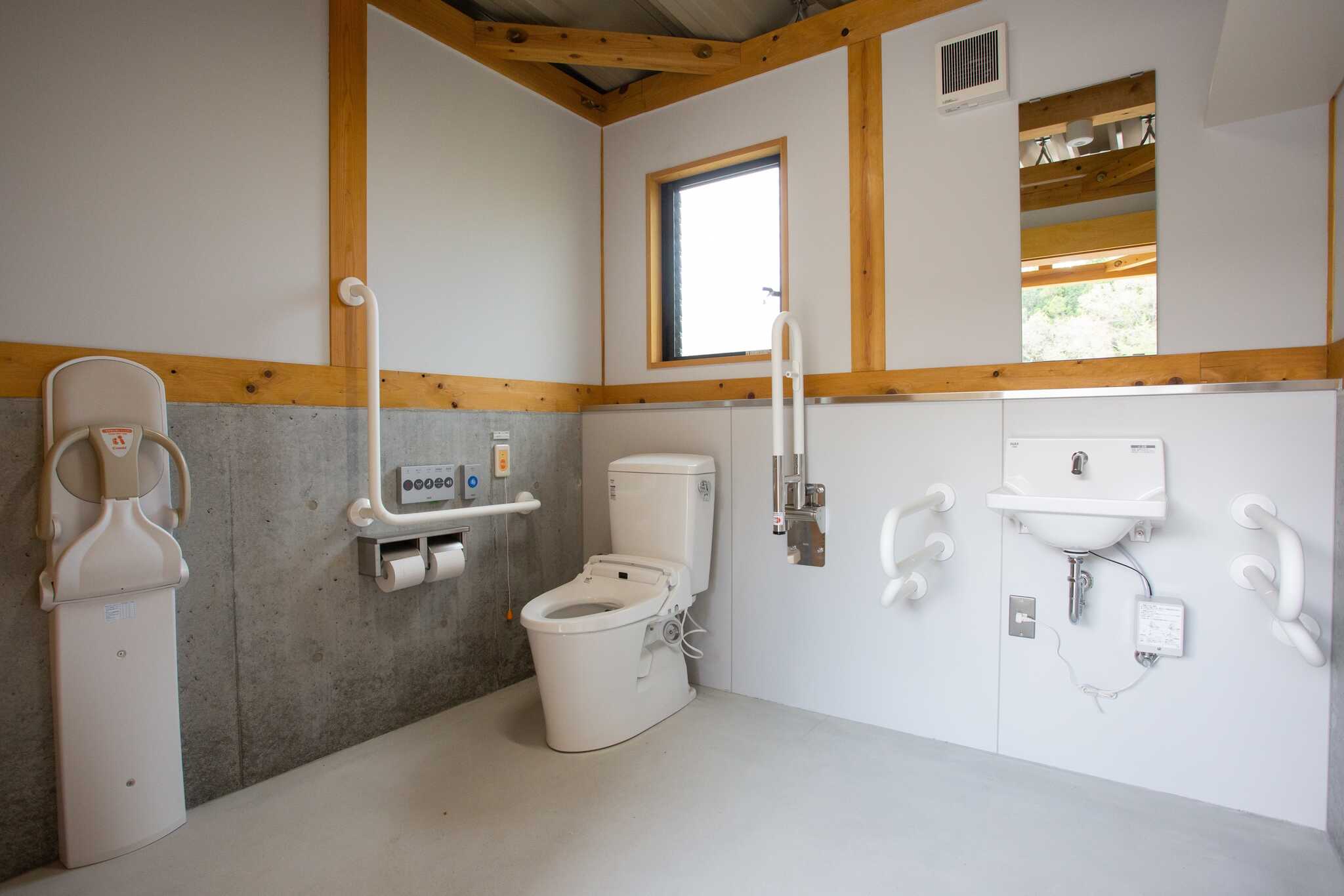 デカデカオートサイトに新設されたトイレはピカピカです☆炊事棟もピカピカです!