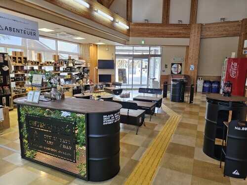 お客様同士の情報交換には是非ロビーをご活用ください。電子レンジ、電気ポットのお湯も無料でお使いいただけます。