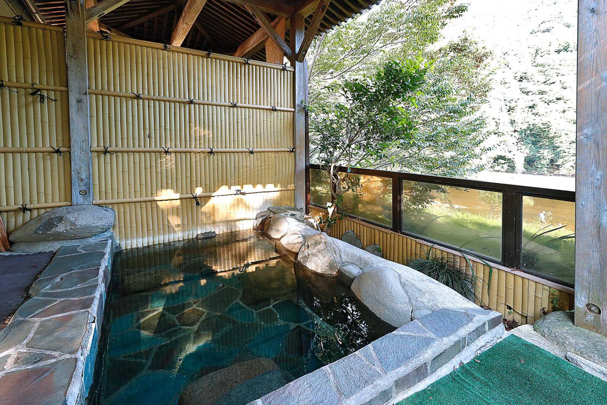 温泉浴場「上滝乃湯」露天風呂