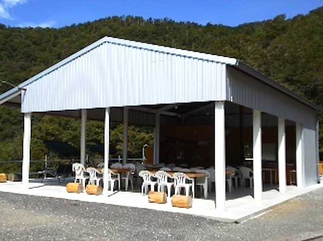 30名収容可能なBBQ場☆ 流しも付いているので使い勝手は最高です♪