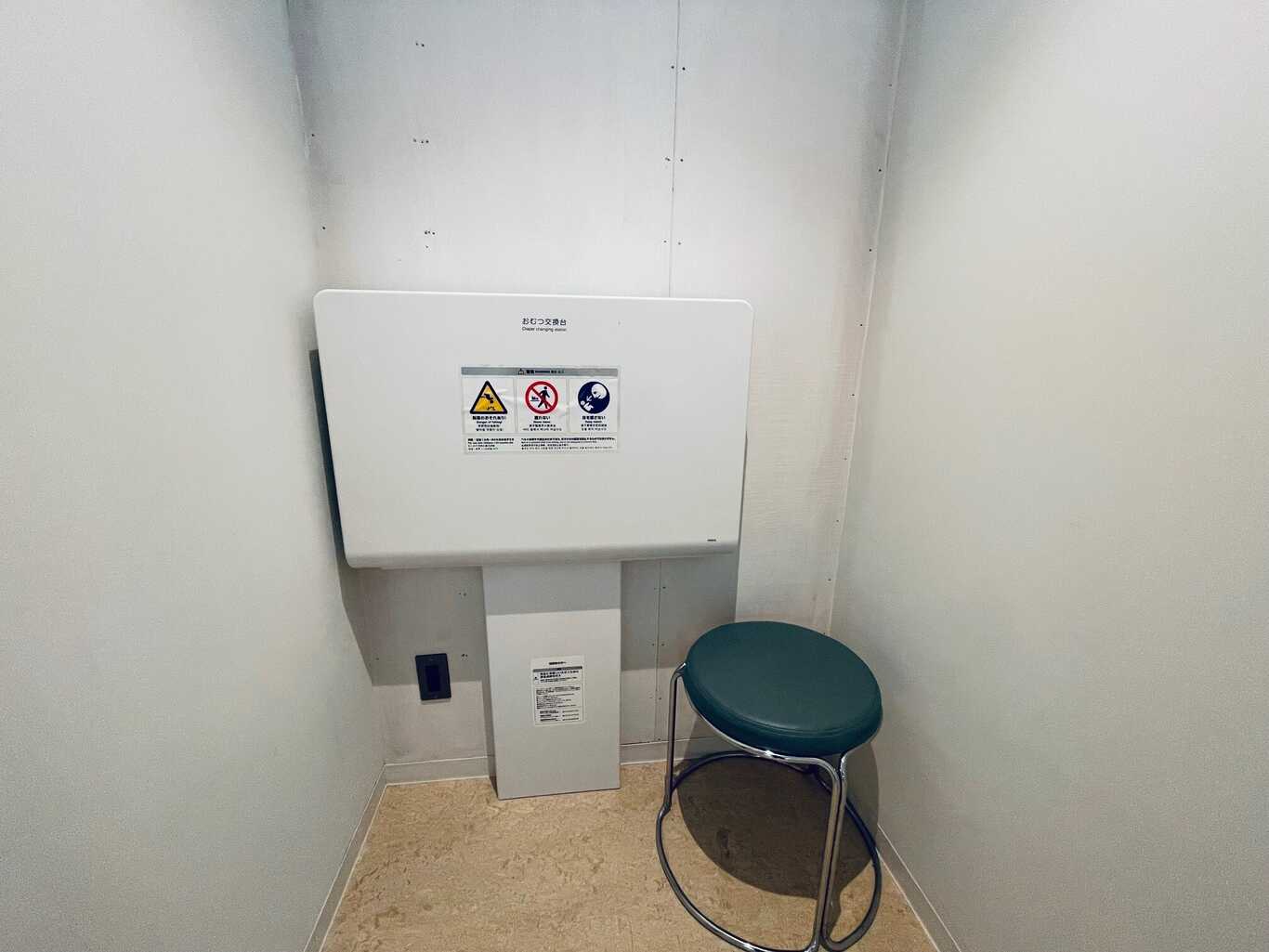 授乳室（おむつ交換台付き）