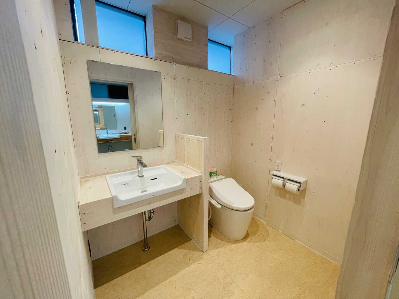 シャワー棟内トイレ