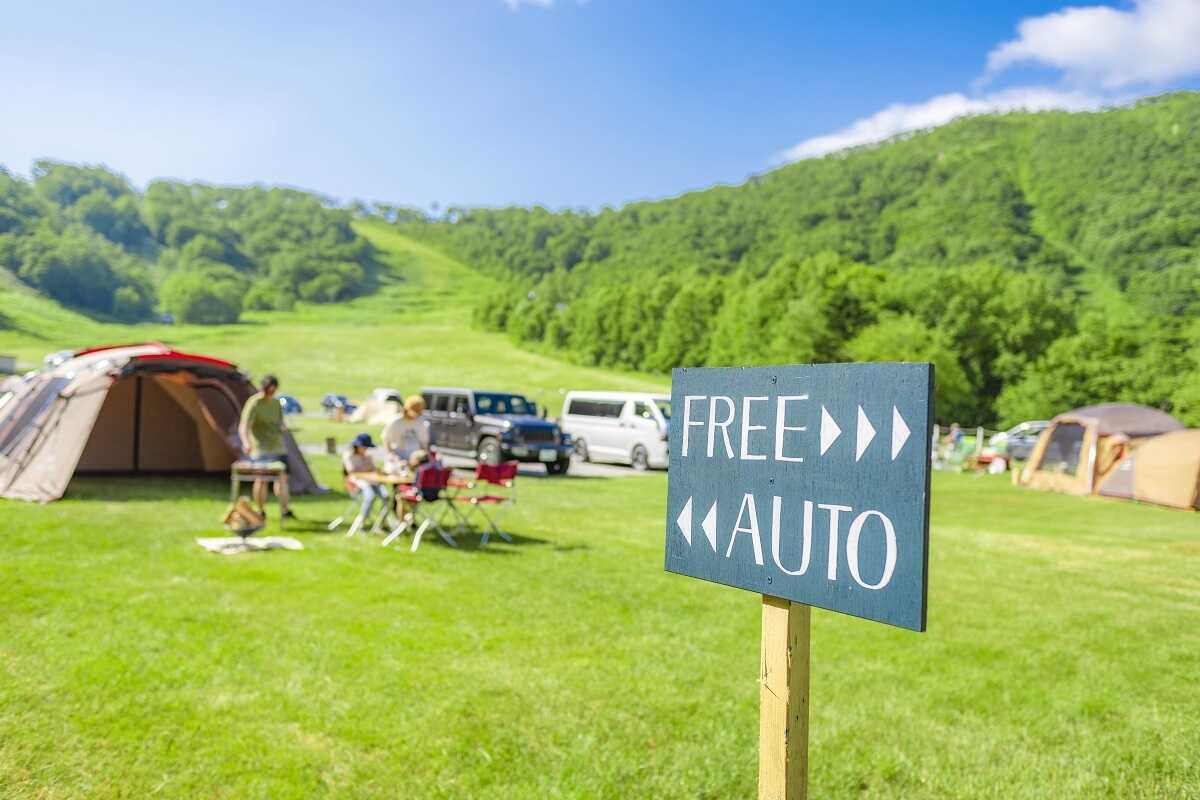 広さ18m×13mの広々したオートサイト。車を横付けできて荷運びが便利です。