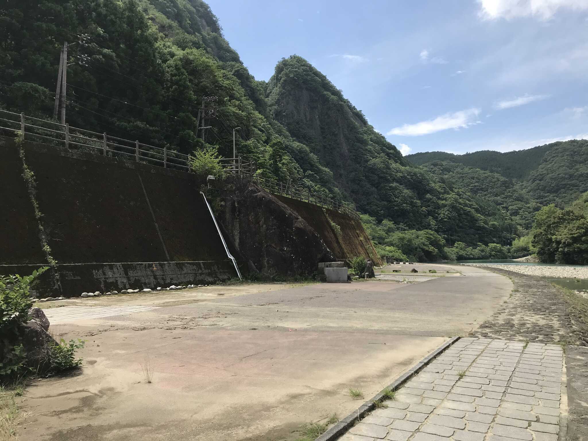 【R5/8閉鎖中】一枚岩自然公園キャンプ場の写真 2枚目