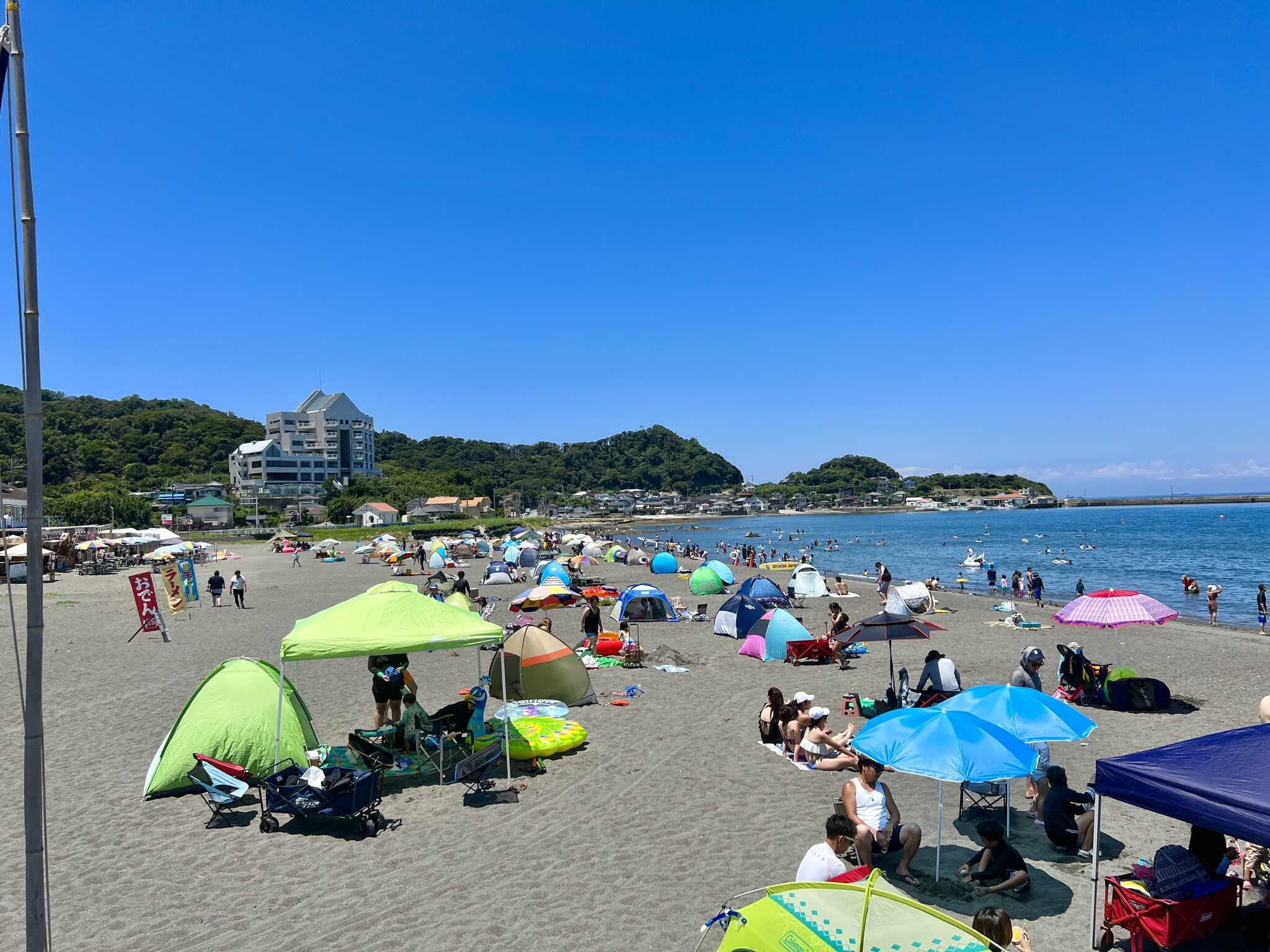目の前にある波左間海水浴場までは徒歩3分以内!歩いて遊びに行けます♪