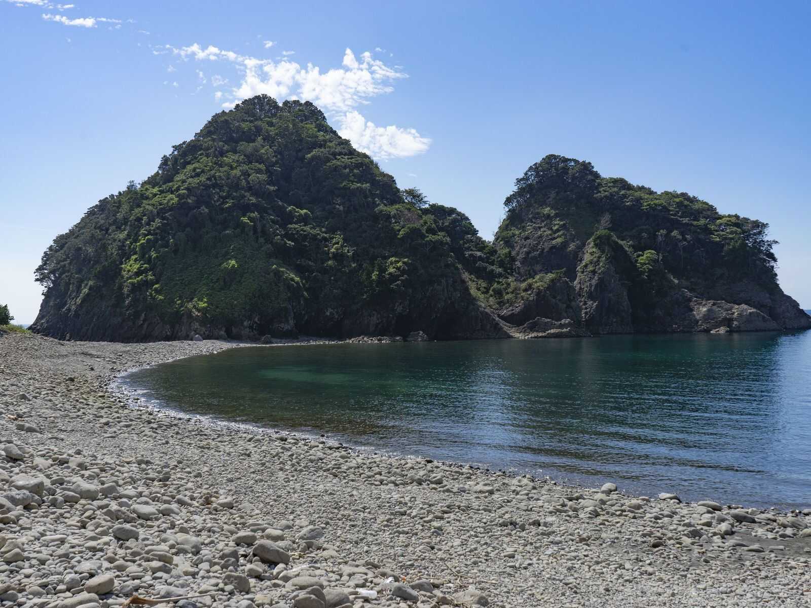 目の前はシュノーケリングに最適な浮島海岸♪