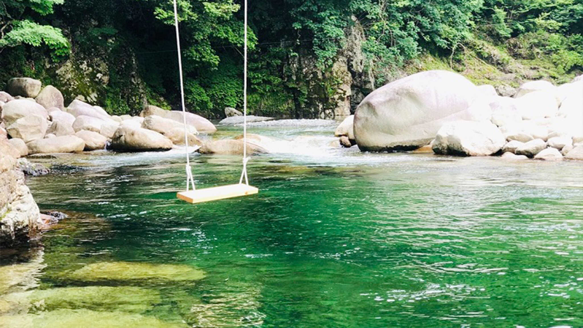 RIVERSIDE GLAMPING Nuts