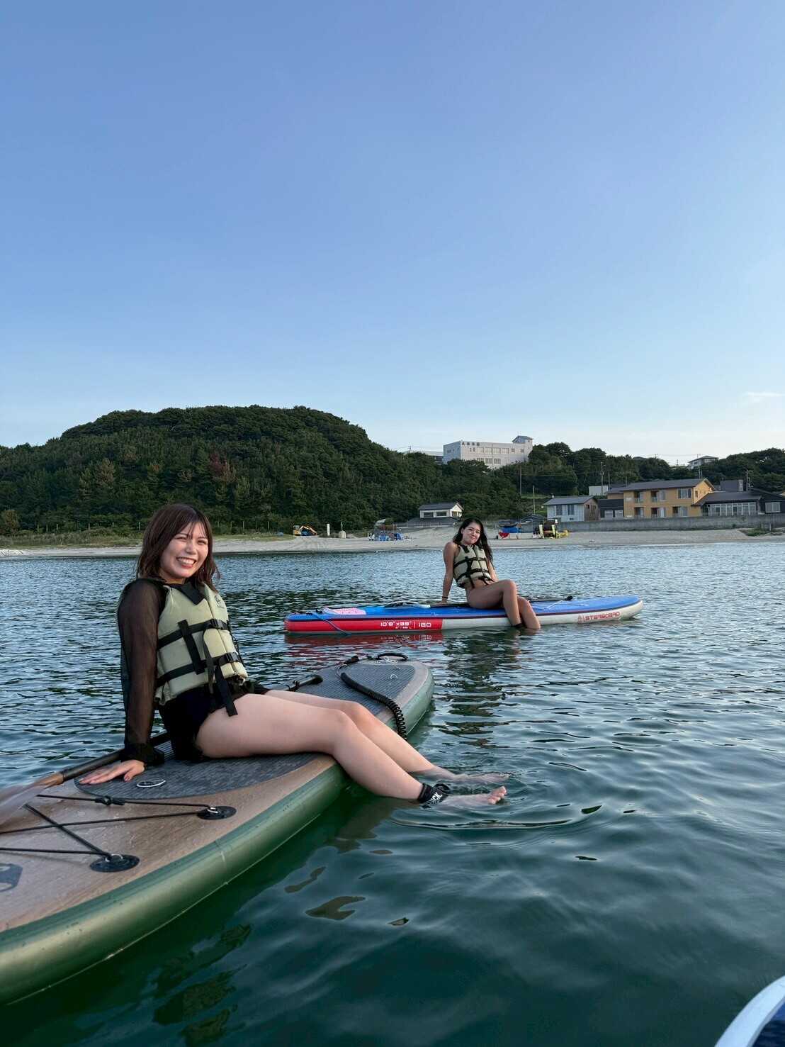 阿字ヶ浦海岸は県内随一のおだやかな海なのでSUP(スタンドアップパドルボード)に最適!インストラクターの指導付きで初心者でも安心して楽しめます。